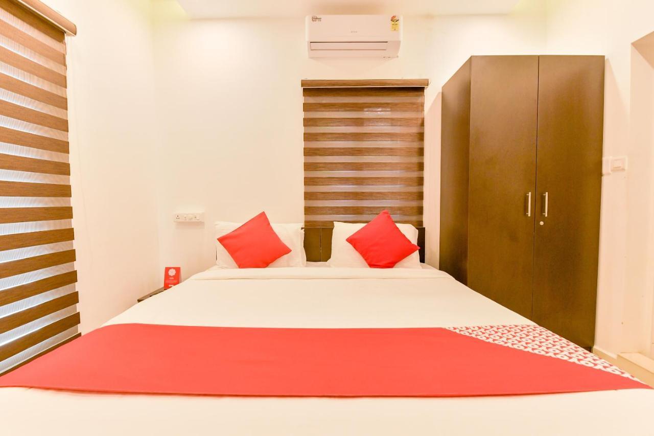 Vaccinated Staff - Oyo 15973 F Square Hotel Kochi Buitenkant foto