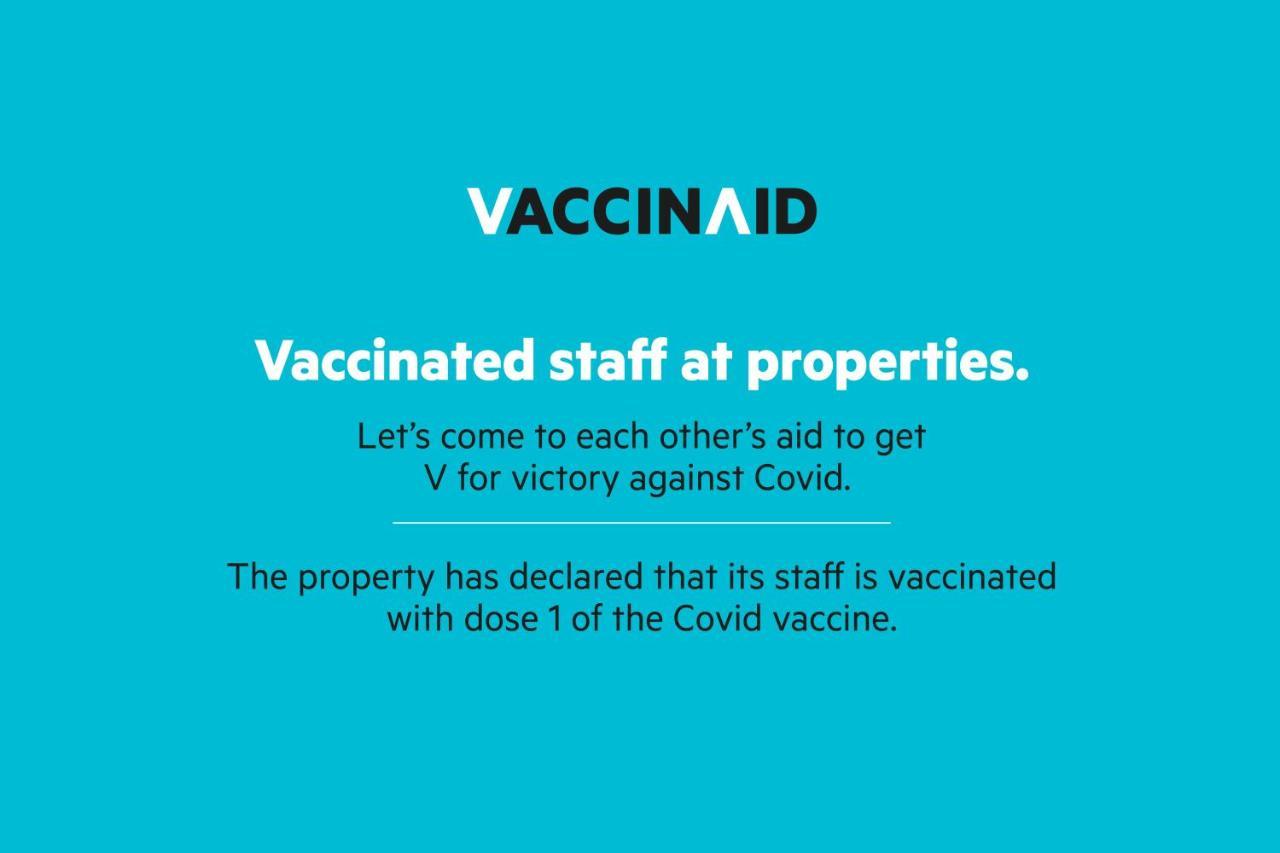 Vaccinated Staff - Oyo 15973 F Square Hotel Kochi Buitenkant foto